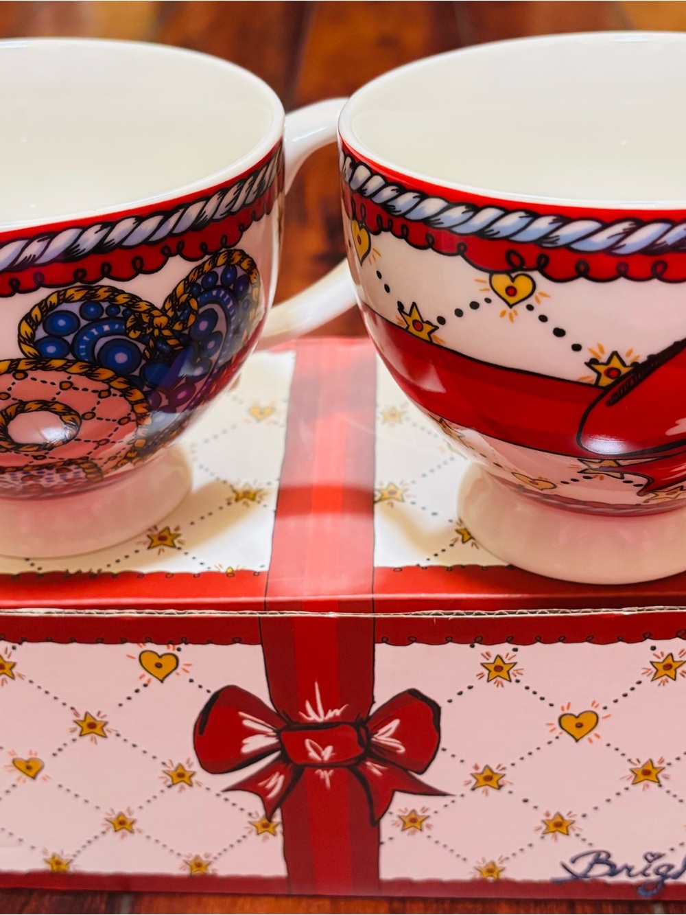 NIB. Brighton Heart & Bow Decorative Tea Cups Set in Red, White, Gold